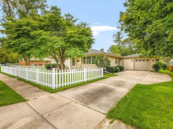 611 E 6th ST, Belvidere, IL 61008
