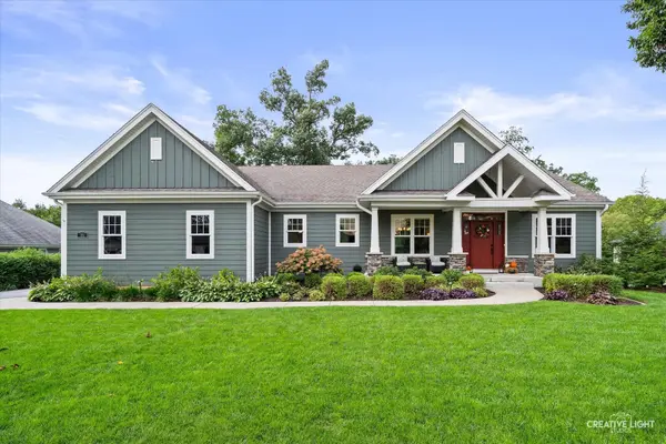 25 Retreat CT, South Elgin, IL 60124