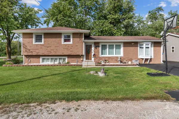 960 Becker LN, Aurora, IL 60505