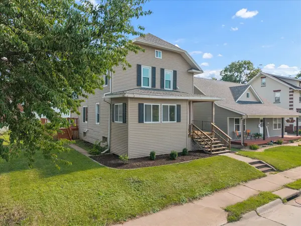 737 Grant ST, Bettendorf, IA 52722