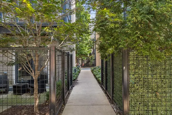 1713 W Diversey Pkwy #D, Chicago, IL 60614