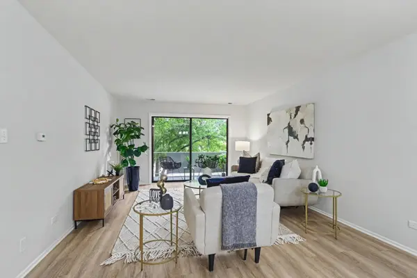 3300 N Carriageway DR #216, Arlington Heights, IL 60004