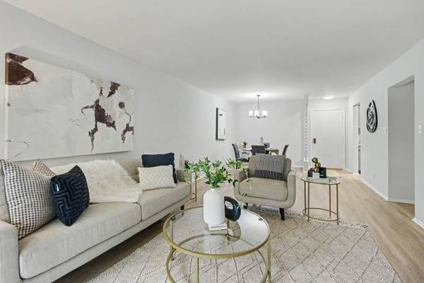 3300 N Carriageway DR #216, Arlington Heights, IL 60004