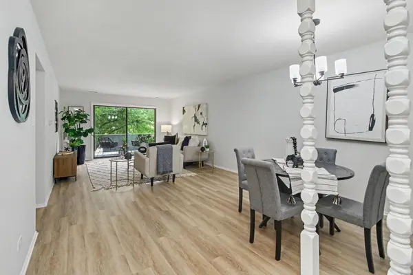3300 N Carriageway DR #216, Arlington Heights, IL 60004