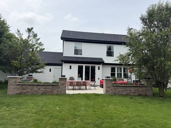 1127 Yorkshire DR N, Sycamore, IL 60178
