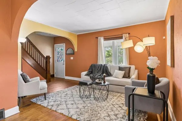 1037 Kent ST, Saint Paul, MN 55117