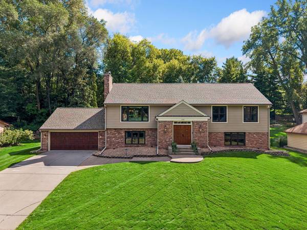 1538 Mccarthy RD, Eagan, MN 55121