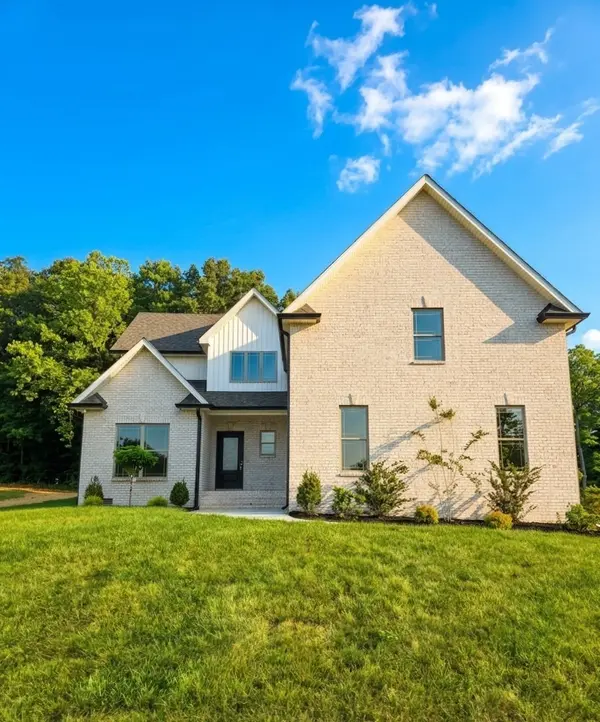 402 N Starwood Ct, Clarksville, TN 37042