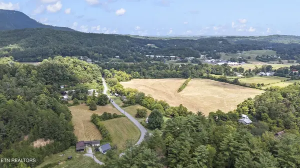 1964 Little Valley Rd, Sevierville, TN 37862
