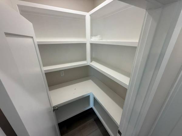 5061 N Toben Ct, Bel Aire, KS 67226-1341