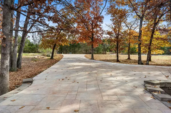 94 Irish Hills BLVD, Kimberling City, MO 65686