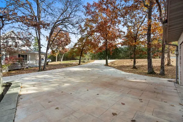 94 Irish Hills BLVD, Kimberling City, MO 65686