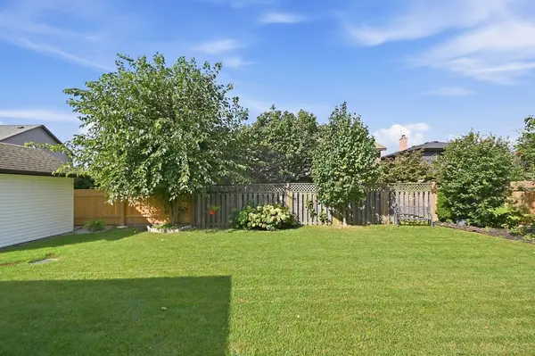 9 Bishops RD, St. Catharines, ON L2M 1T8