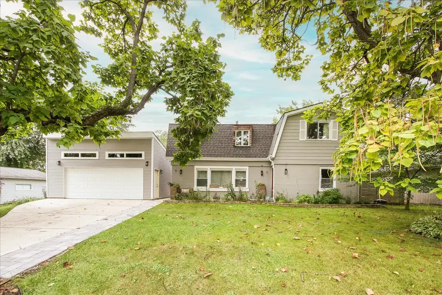 63 Fairway RD, Lake Zurich, IL 60047