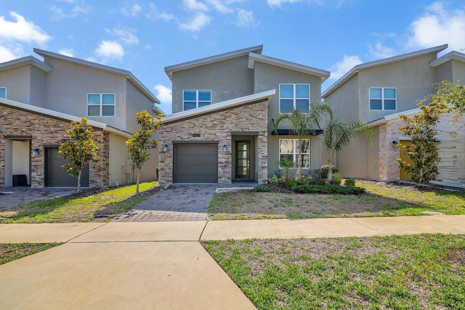 1025 LEADER ST, Davenport