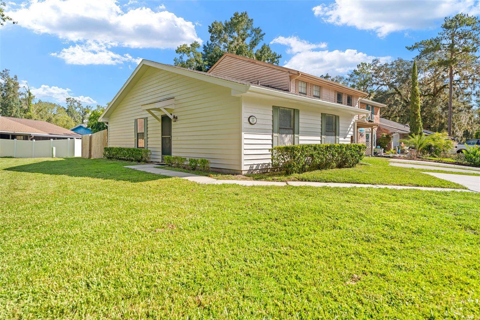 828 VILLAGE DR, Brooksville