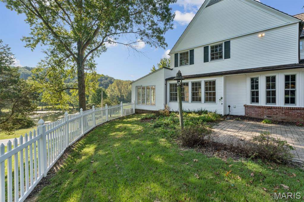 2333 Ossenfort RD, Wildwood, MO 63038