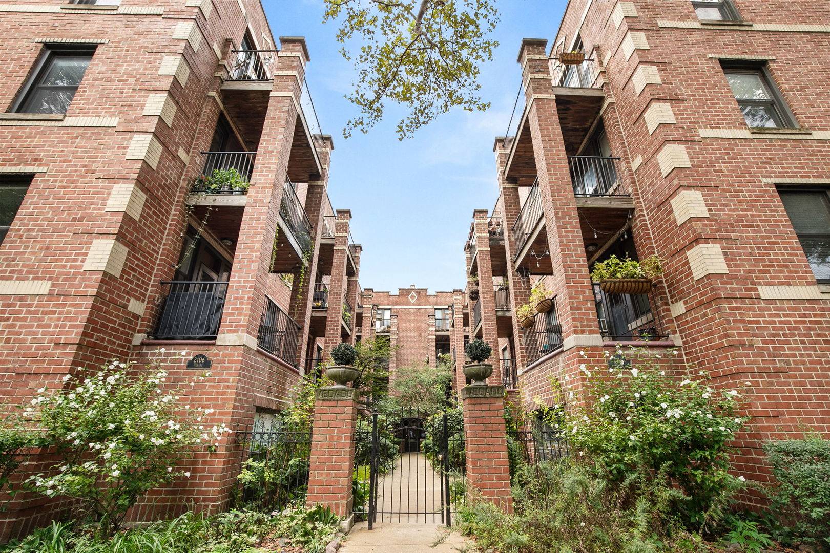 2112 N Seminary AVE #18, Chicago, IL 60614