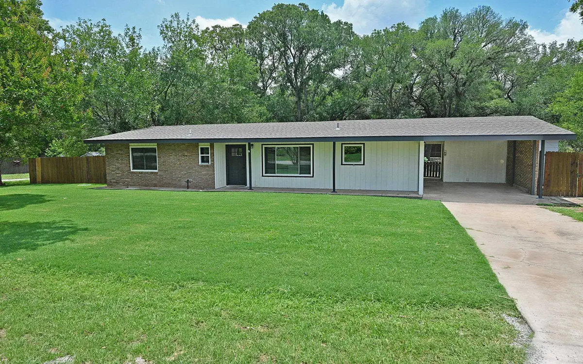 5204 Bedford DR, Kingsland, TX 78639