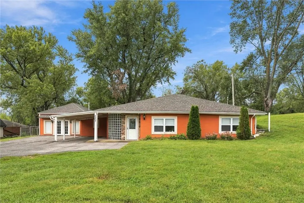6207 Leavenworth RD, Kansas City, KS 66104