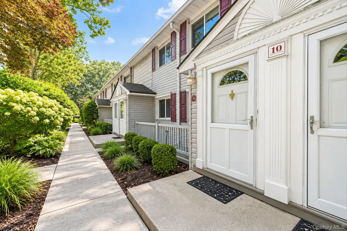 10 Smithtown BLVD #3B, Smithtown, NY 11787