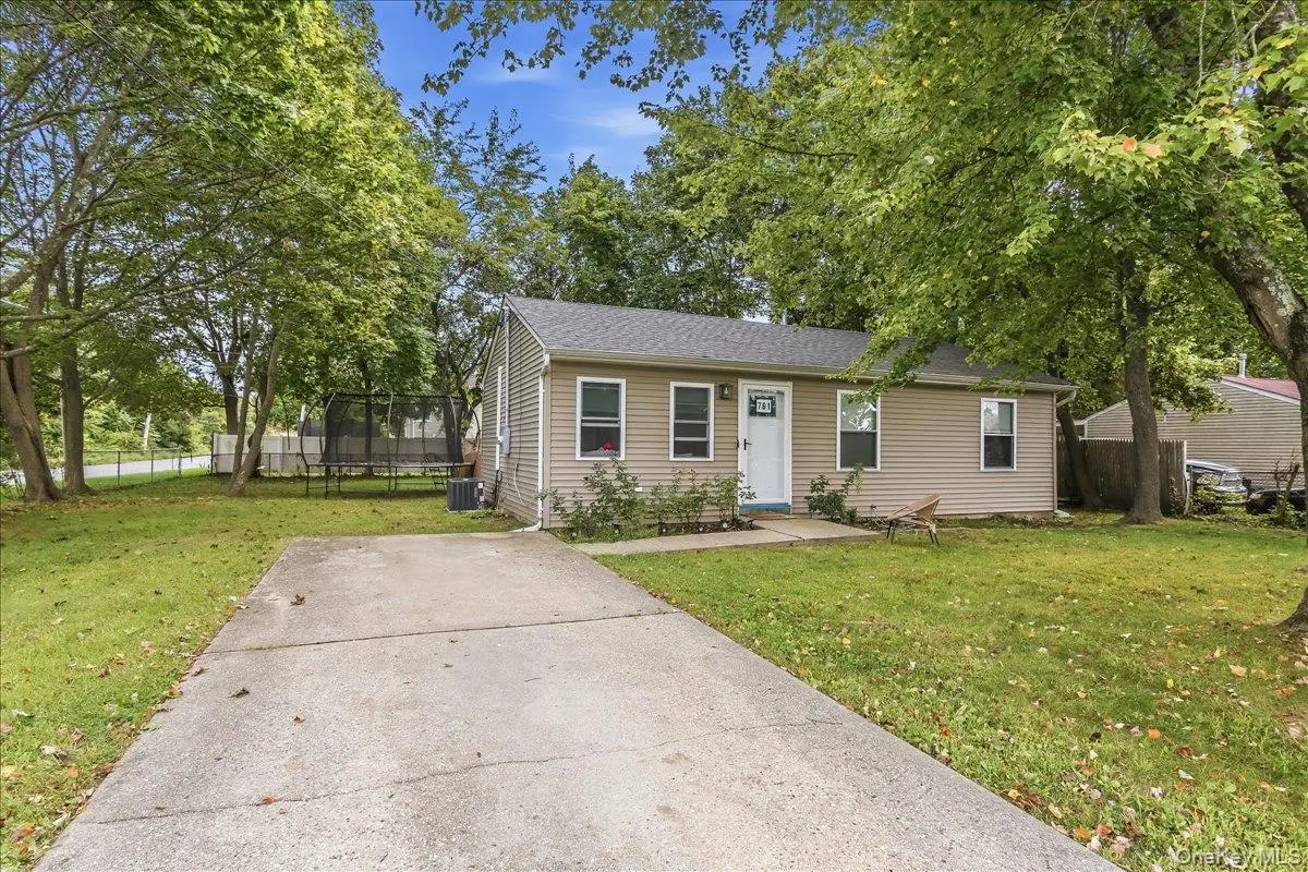 761 Provost AVE, Bellport, NY 11713
