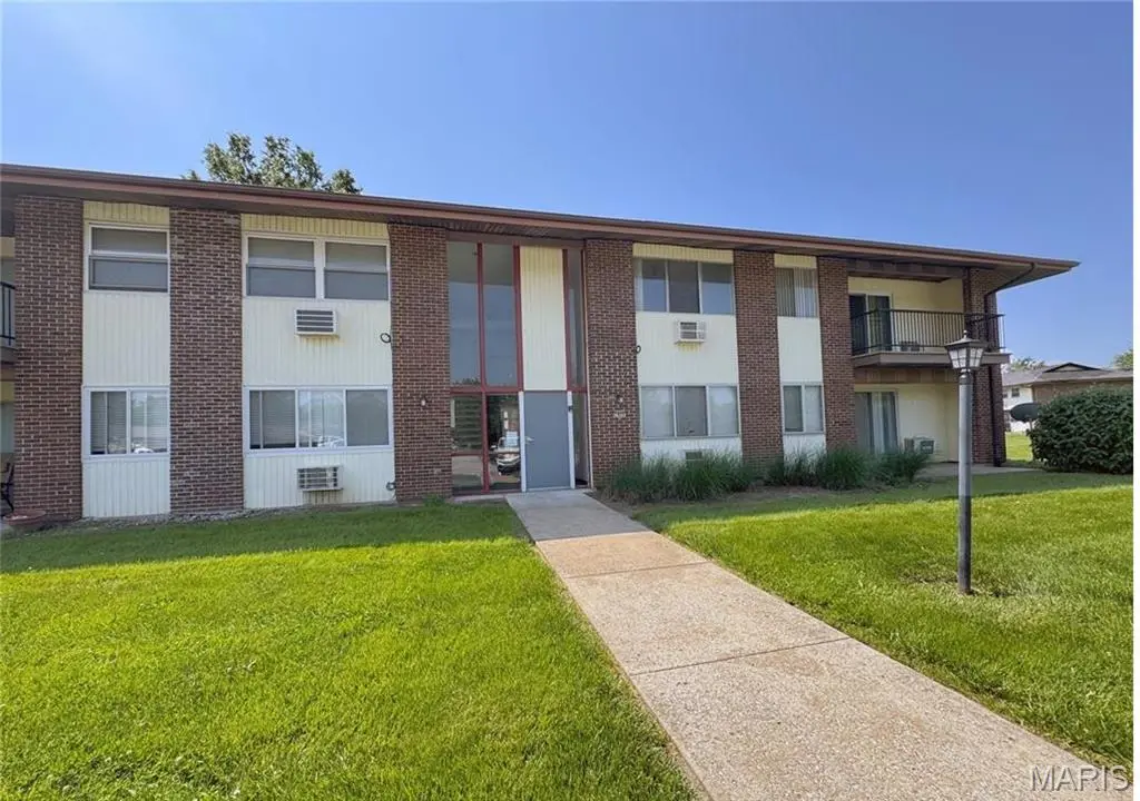 7499 Hazelcrest DR #G, Hazelwood, MO 63042