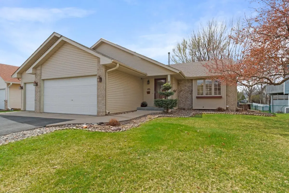 8725 Queens GDNS, Brooklyn Park, MN 55443