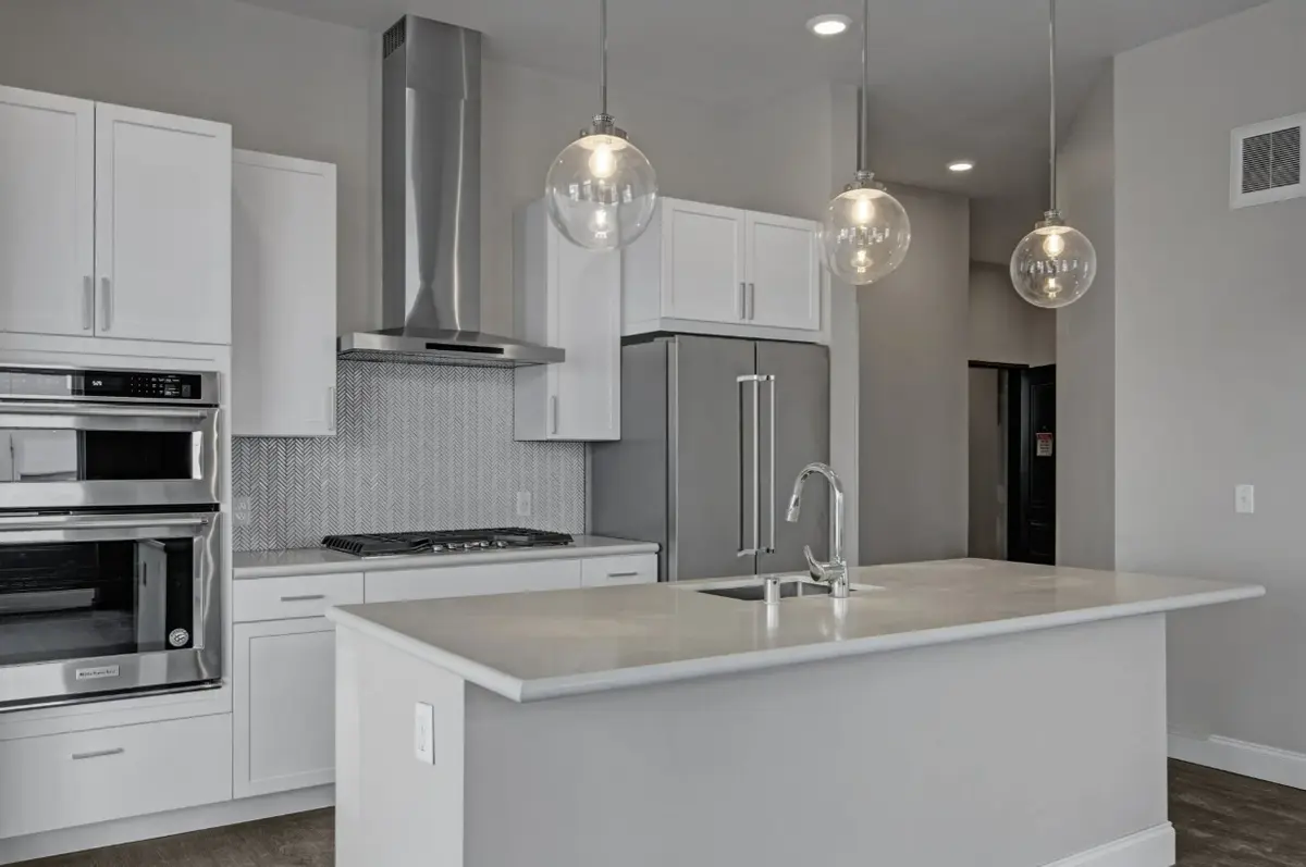 1477 W Lake St #N639, Minneapolis, MN 55408