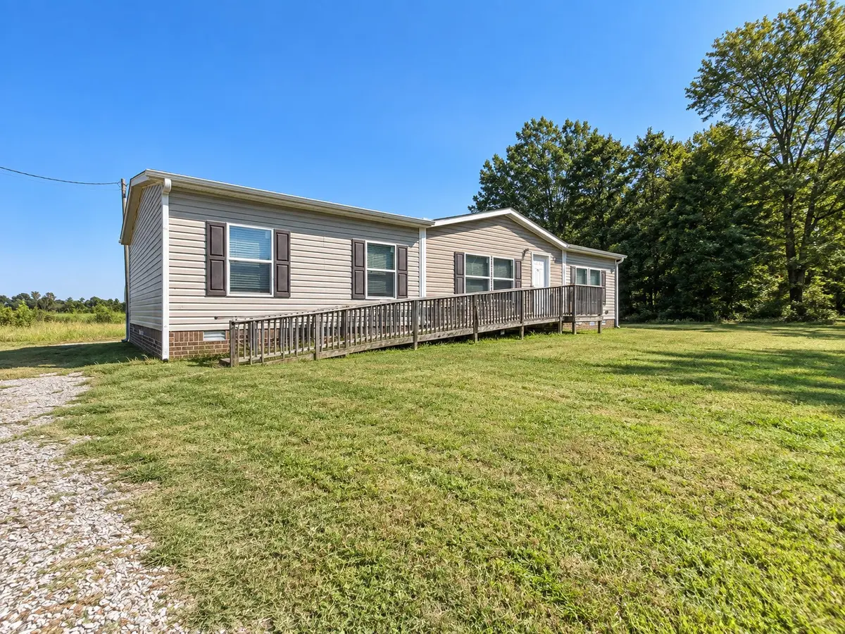 135 Charlie Lewis Rd, Trenton, TN 38382