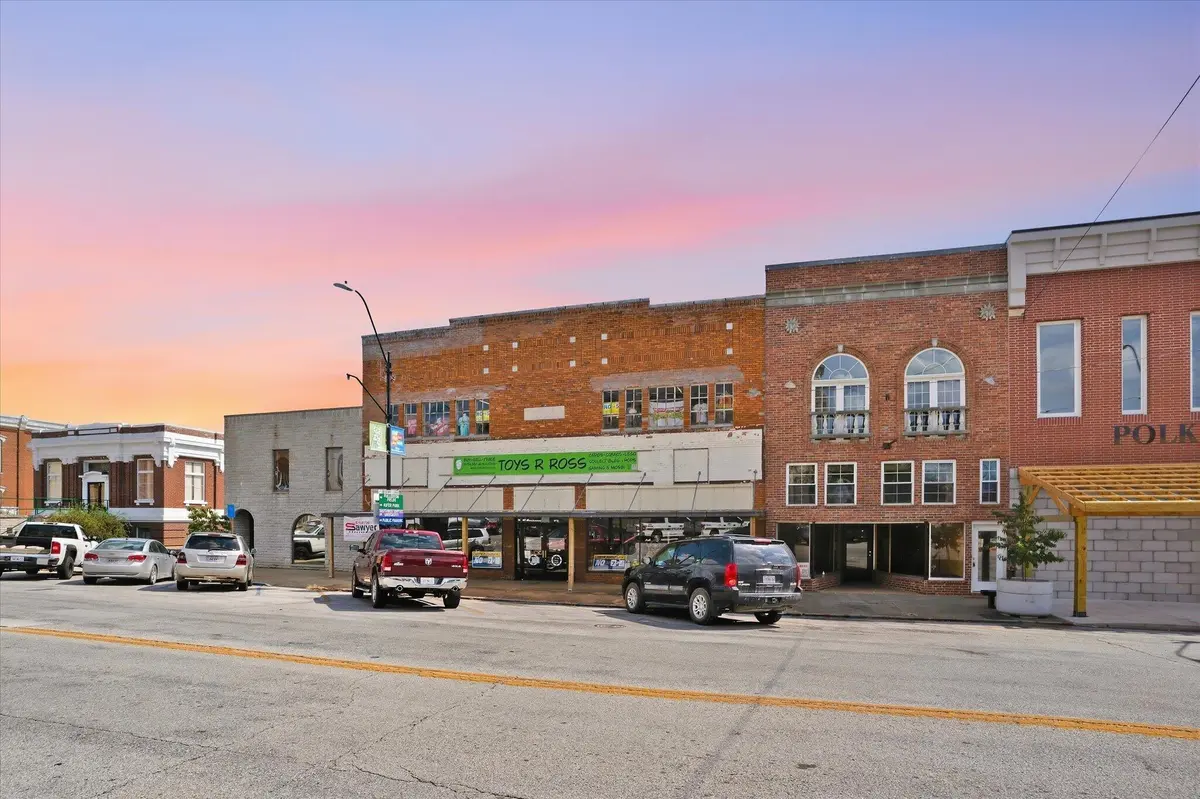 110 E Jackson ST, Bolivar, MO 65613