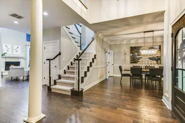 43 LOST MEADOW TRL, The Hills, TX 78738