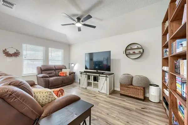 102 Contrada Grace LN, Hutto, TX 78634