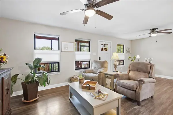 706 Jones ST, Smithville, TX 78957