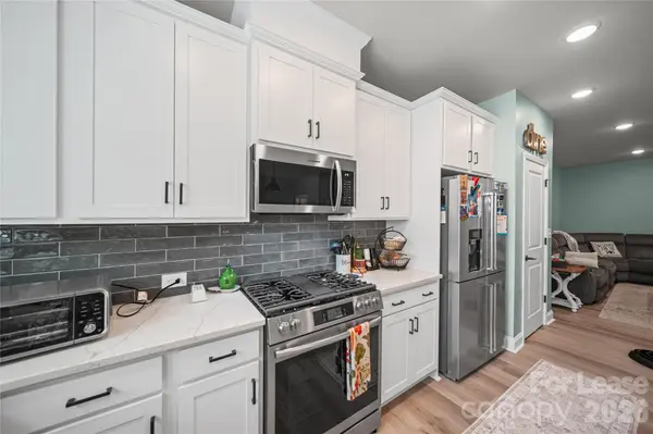 10037 Mamillion DR, Huntersville, NC 28078