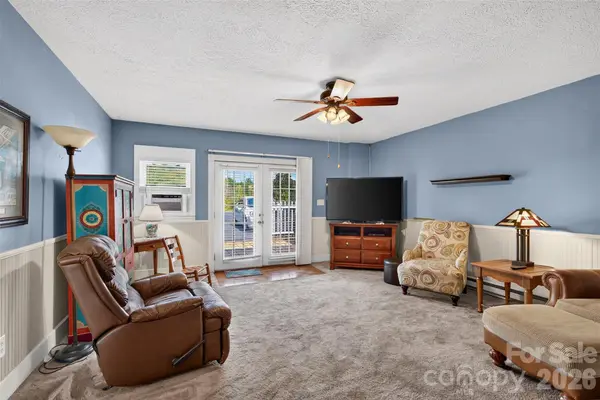 201 Cedarcrest DR, Mooresville, NC 28115