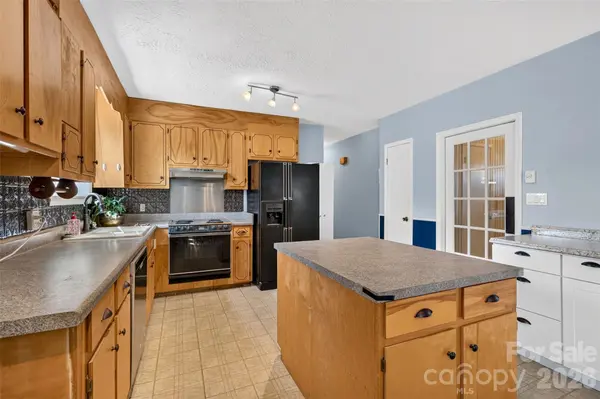 201 Cedarcrest DR, Mooresville, NC 28115