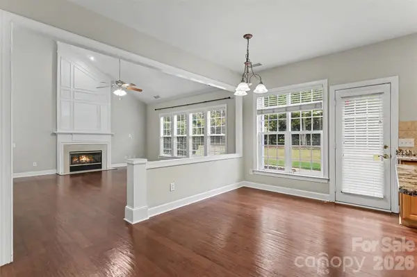 11027 Knight Castle DR, Charlotte, NC 28277