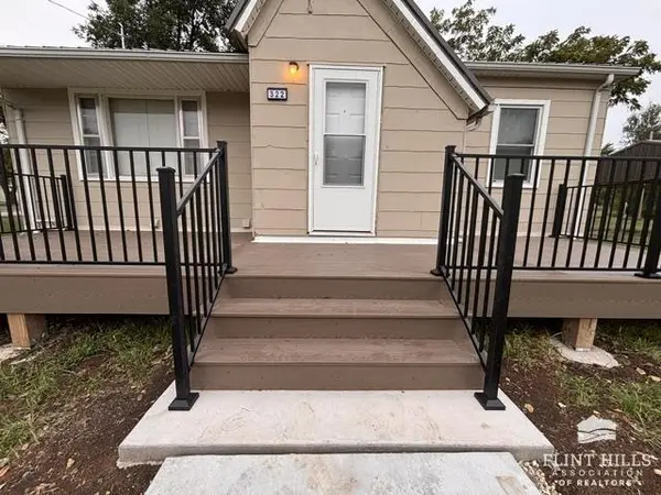 322 S Main ST, White City, KS 66872