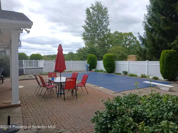 105 Belair DR, Eynon, PA 18403