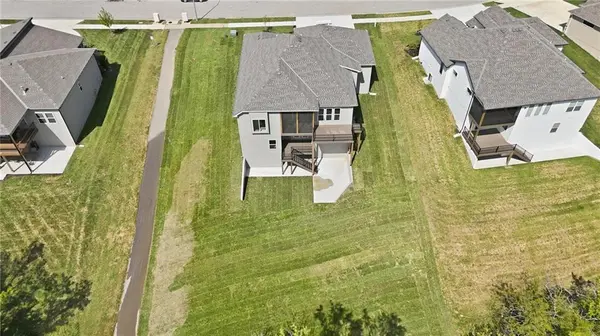 2127 NW killarney LN, Lee's Summit, MO 64081