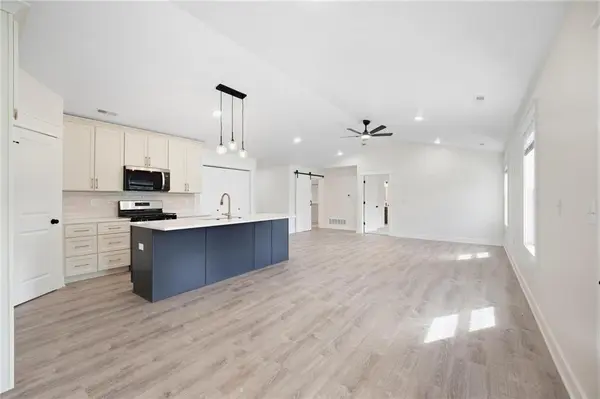 429 Rockers DR, Baldwin City, KS 66006