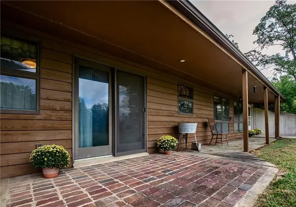 1593 Rock Creek RD, Ottawa, KS 66067