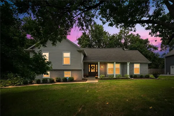 5421 W 96th TER, Overland Park, KS 66207