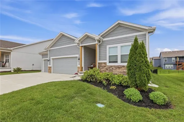 18109 Haskins ST, Overland Park, KS 66013