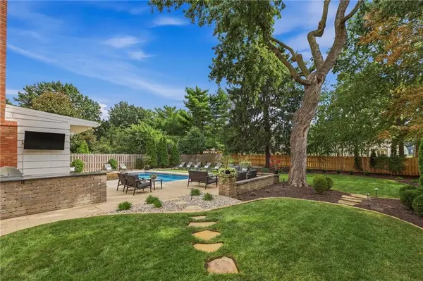 1207 W 67TH TER, Kansas City, MO 64113