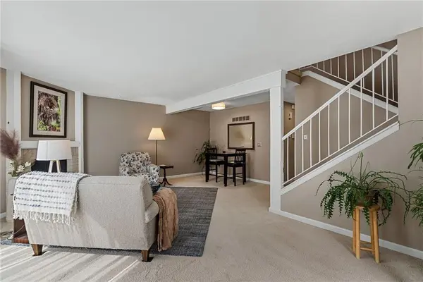 8601 W 108th PL, Overland Park, KS 66210