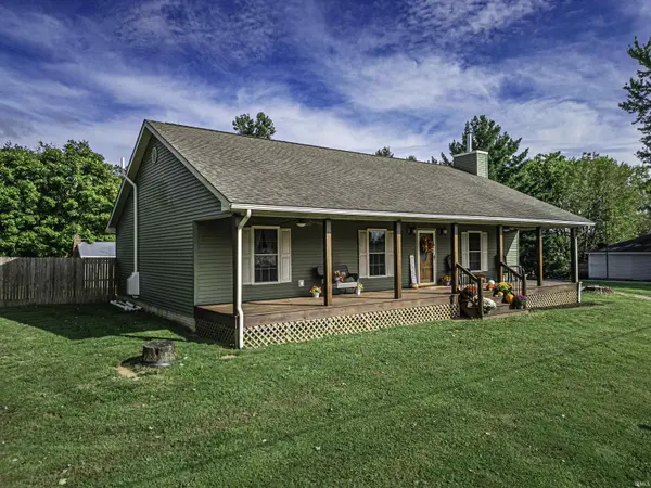 402 S Lakeview DR, Petersburg, IN 47567-8858