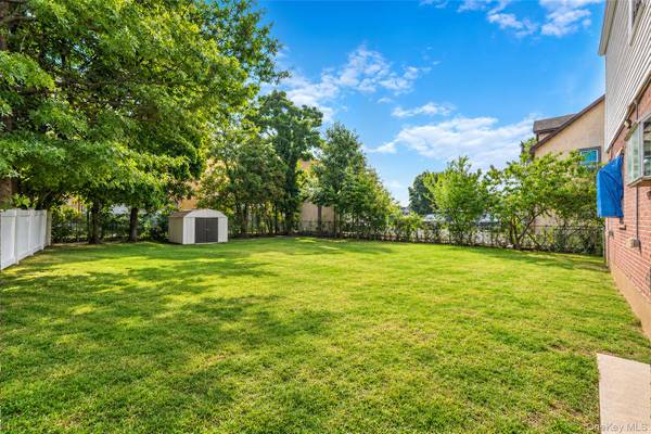 30 Fairview BLVD, Hempstead, NY 11550