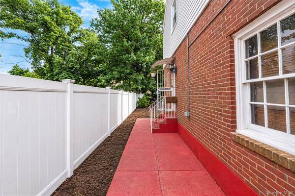 30 Fairview BLVD, Hempstead, NY 11550